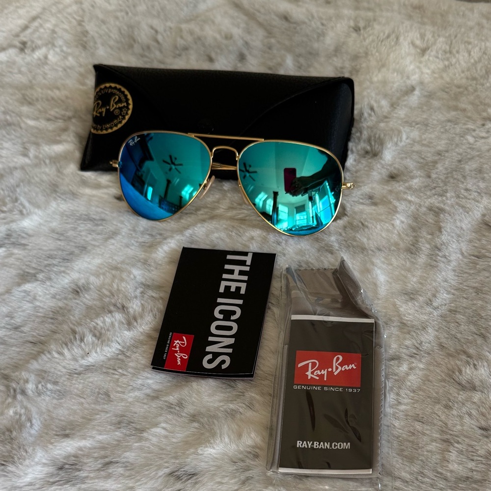 Ray-Ban Aviator Flash Lens Sunglasses – Gold Frame / Blue Mirror Lenses P0259
